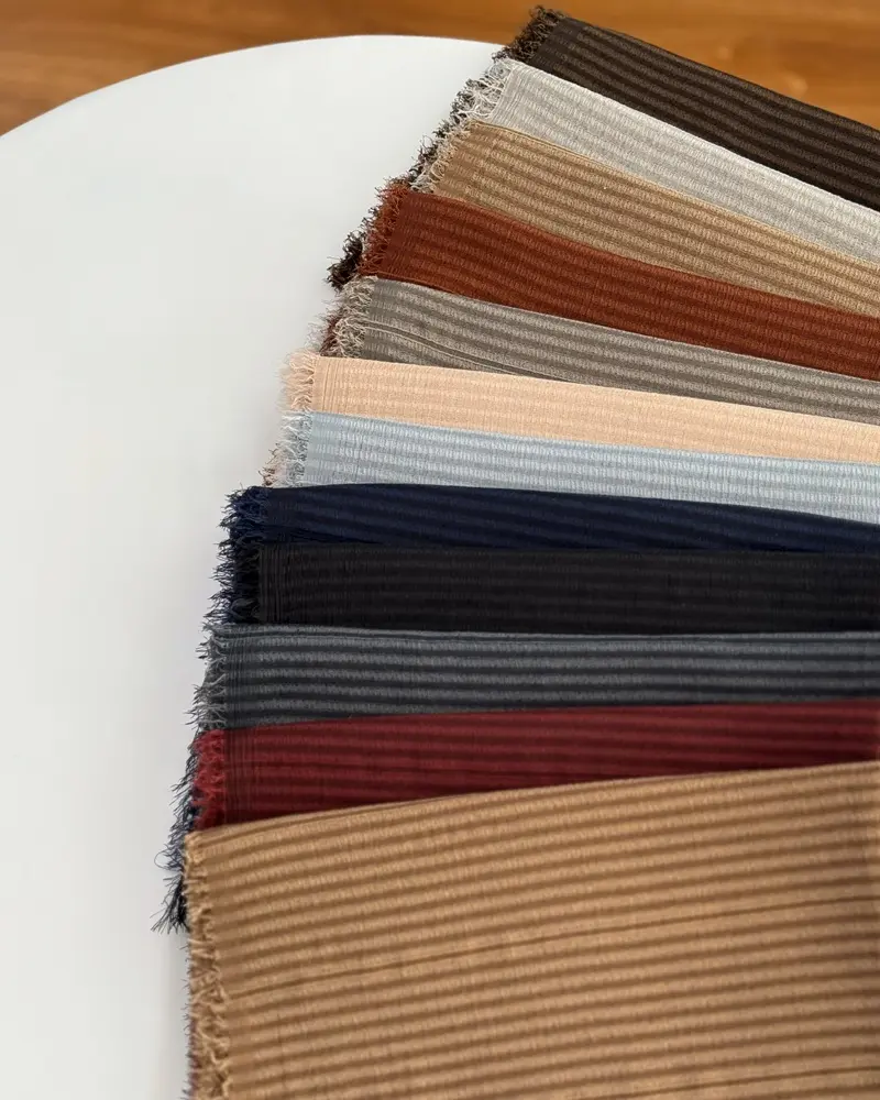 شال نخی راه راه دور ریش